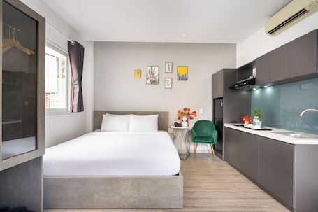 Premium Double Room | Premium bedding, minibar, desk, free WiFi