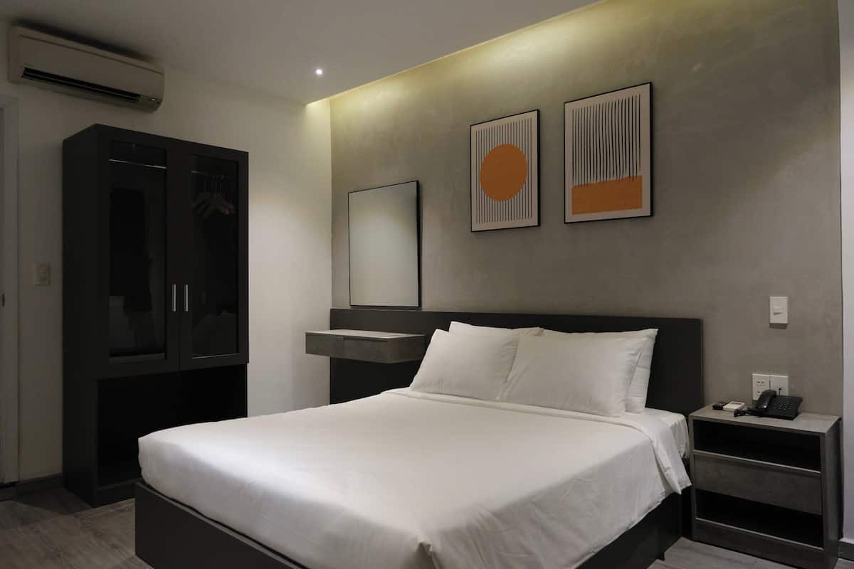 Superior Double Room, Non Smoking | Premium bedding, minibar, desk, free WiFi