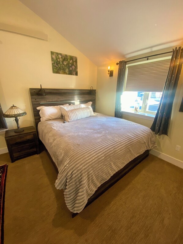 3 bedrooms, in-room safe, iron/ironing board, free WiFi