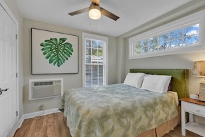 6 bedrooms, iron/ironing board, Internet, bed sheets