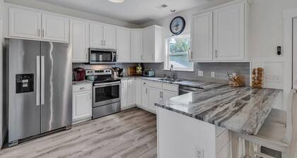 Marsh Estate: 3-Units + Theater Room! Putting!