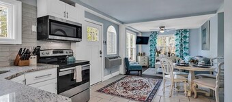Marsh Estate: 3-Units + Theater Room! Putting!