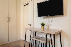 Apartment, Private Bathroom (6) | Free WiFi - Gloucester Place Studios (London)