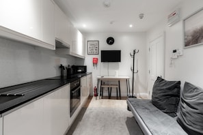 Apartment, Private Bathroom (2) | Free WiFi - Gloucester Place Studios (London)