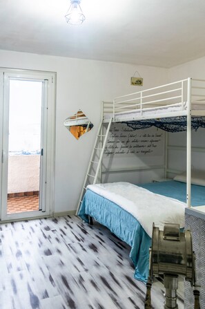 1 chambre, fer et planche à repasser, lit parapluie, Wi-Fi gratuit