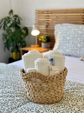 1 habitación, tabla de planchar con plancha, wifi y ropa de cama