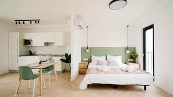 1 bedroom, desk, iron/ironing board, WiFi