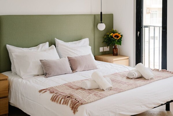 1 habitación, escritorio, tabla de planchar con plancha y wifi