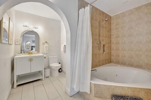 House, Multiple Beds, Pool Access, Pool View (Poolside Paradise) | Bathroom | Combined shower/bathtub, hair dryer, towels - Poolside Paradise Dock & Pool! (Oakland Park)