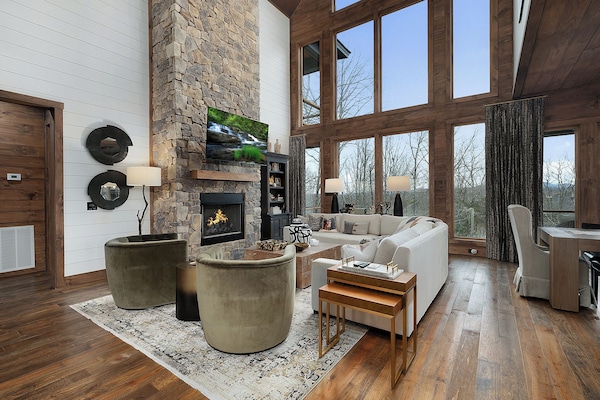 Een smart-tv, een open haard en videogames