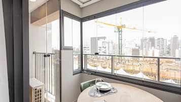 Comfort appartement, uitzicht op stad | 1 slaapkamer, een strijkplank/strijkijzer, gratis wifi