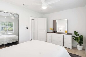 Maison, plusieurs lits, patio, vue jardin (Sunrise Palms) | 2 chambres, décoration personnalisée, ameublement personnalisé