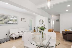 House, Multiple Beds, Patio, Garden View (Sunrise Palms) | Living area