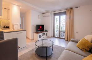 Living area - Two Bedroom Apartment Within Puerto Banus Marina (Marbella)