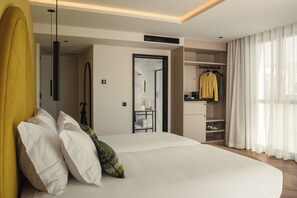 Superior Twin kamer, uitzicht op de stad | Luxe beddengoed, donsdekens, een minibar, een kluis op de kamer