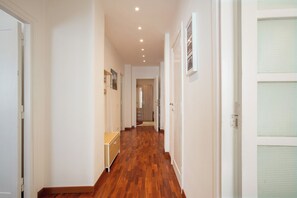 Interior - Carpegna Park Apartment by Cornelia subway (Roma)