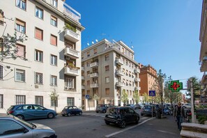 Exterior - Carpegna Park Apartment by Cornelia subway (Roma)
