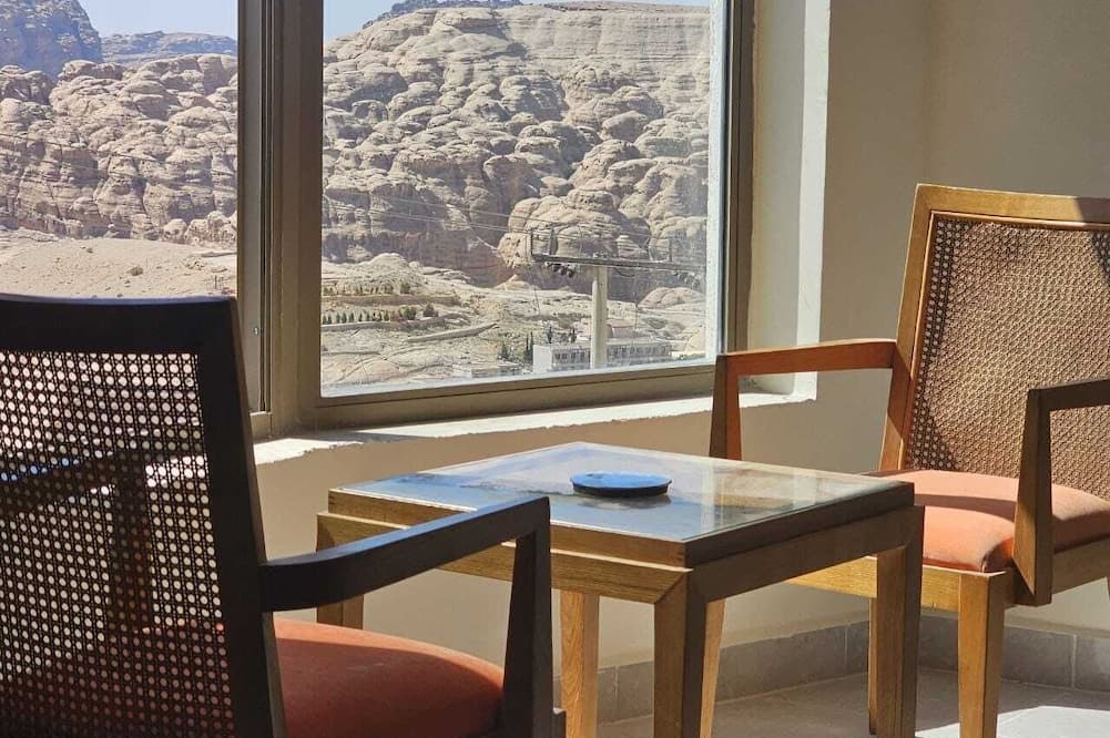 Summit Hotel