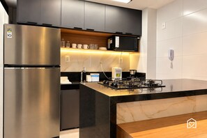 Private kitchen - Mardisa Design - LikeHome Hospedagens (João Pessoa)