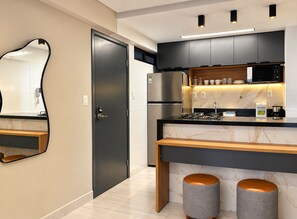 Private kitchen - Mardisa Design - LikeHome Hospedagens (João Pessoa)