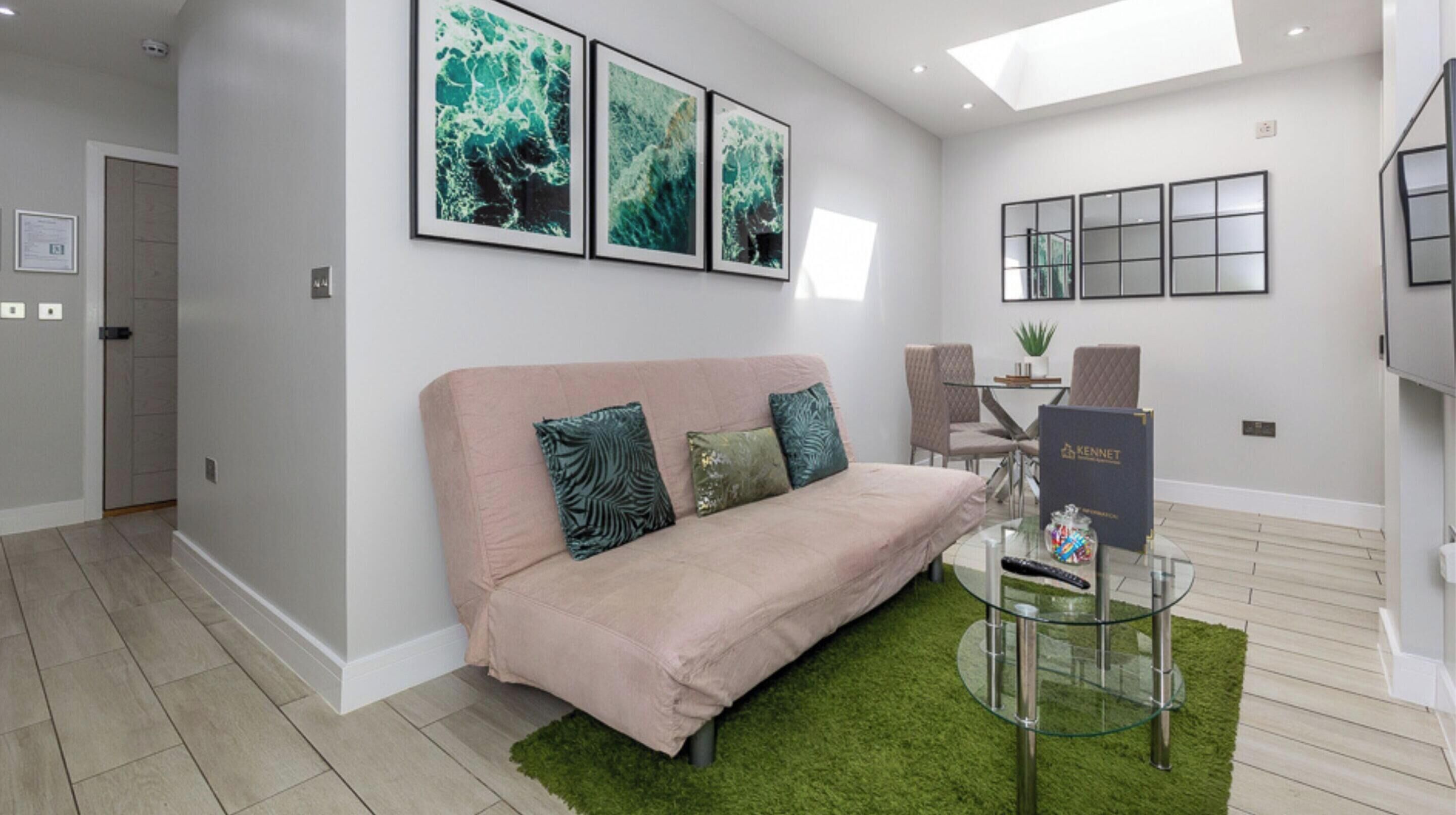Town Centre Apartment With Private Terrace - Caversham - Reading