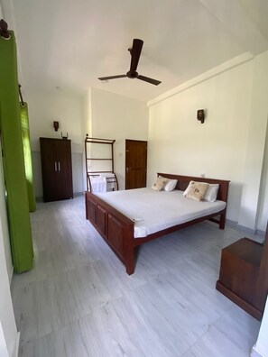 3 bedrooms, iron/ironing board, WiFi, bed sheets - Ocean Escape Awaits!  Stunning Stay by the Beach With AC and Free WIFI (Mirissa)