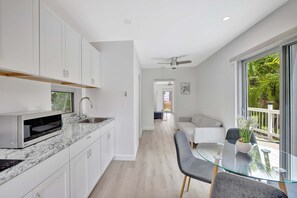 House, Multiple Beds, Patio, Garden View (Sunshine Getaway) | Interior