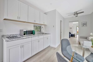 House, Multiple Beds, Patio, Garden View (Sunshine Getaway) | Interior