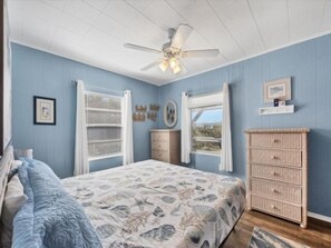 3 bedrooms, bed sheets