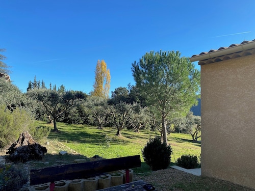 Peaceful Provencal house 100m2, terrace (20m2), 2000m2 garden