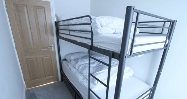 2 chambres, bureau, Wi-Fi, draps fournis