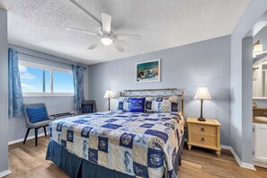 1 slaapkamer, een strijkplank/strijkijzer, reisbedje, gratis wifi