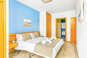 5 bedrooms, WiFi, bed sheets