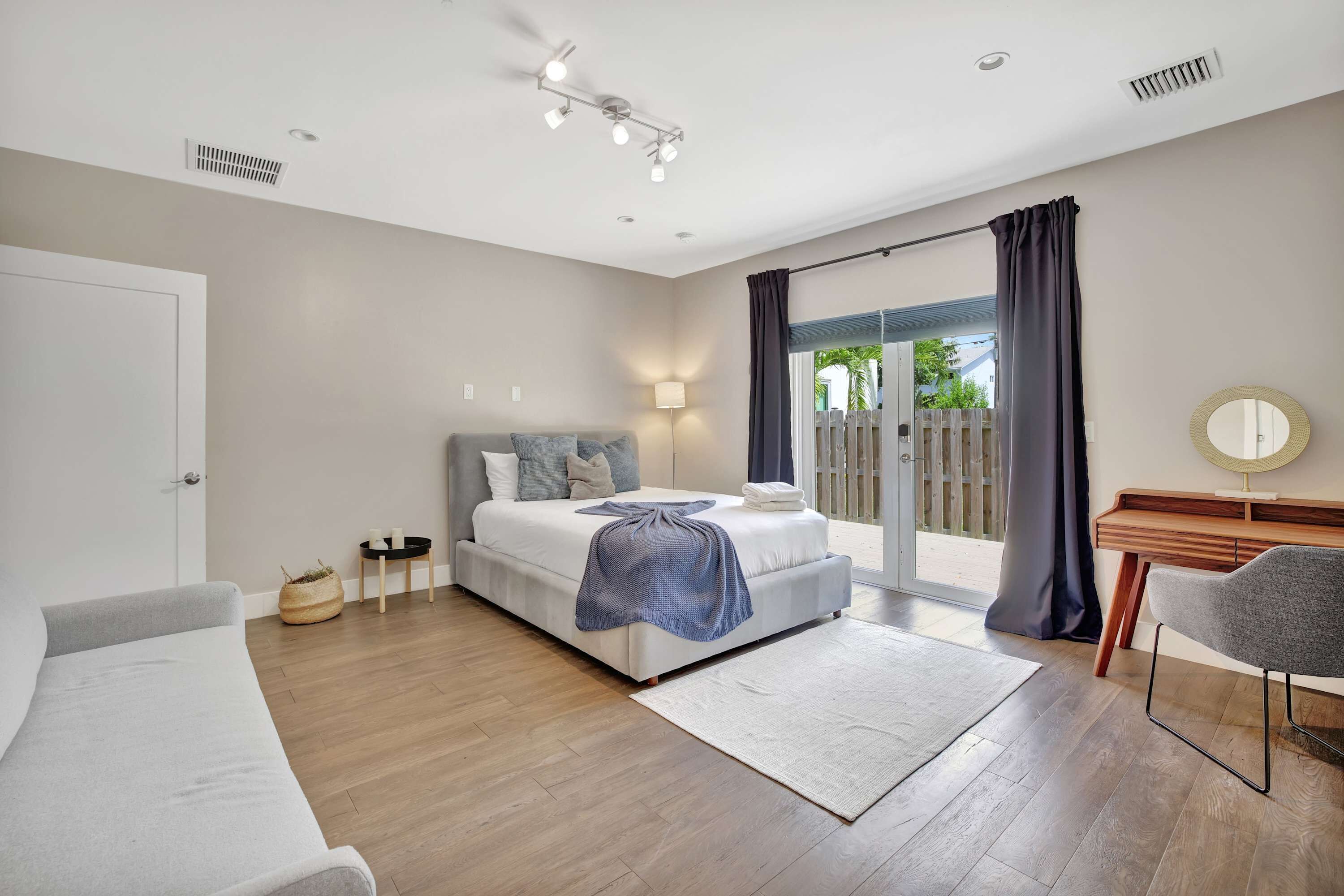 House, Multiple Beds, Patio, Garden View (Sunshine House) | 3 bedrooms, individually decorated, individually furnished, bed sheets