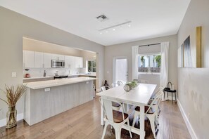 House, Multiple Beds, Patio, Garden View (Sunshine House) | Dining - Sunshine House 3 BDR for 8! (Fort Lauderdale)