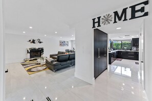 Interior - Tiki Escape: Heated Pool & Luxe King Suite (Deerfield Beach)