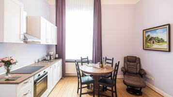 Kühlschrank, Ofen, Herdplatte, Geschirrspüler