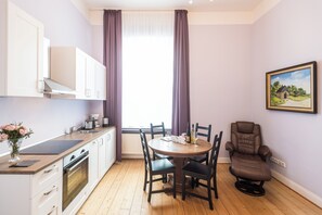 Kühlschrank, Ofen, Herdplatte, Geschirrspüler