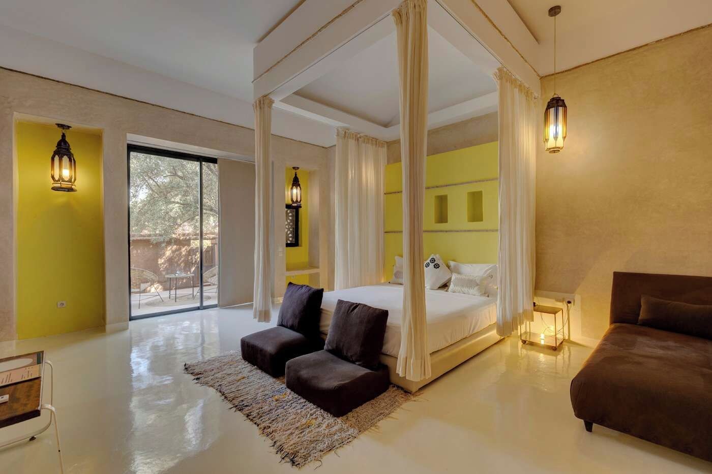 11 bedrooms, desk, iron/ironing board, WiFi