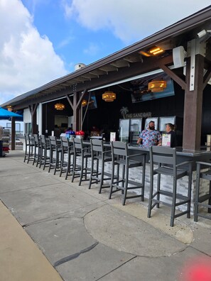 Bar (on property) - Beach Front Newly Renovated Luxury Condo  3 BR 2 BA  Shoreline! Beach Chairs Inc (Panama City)