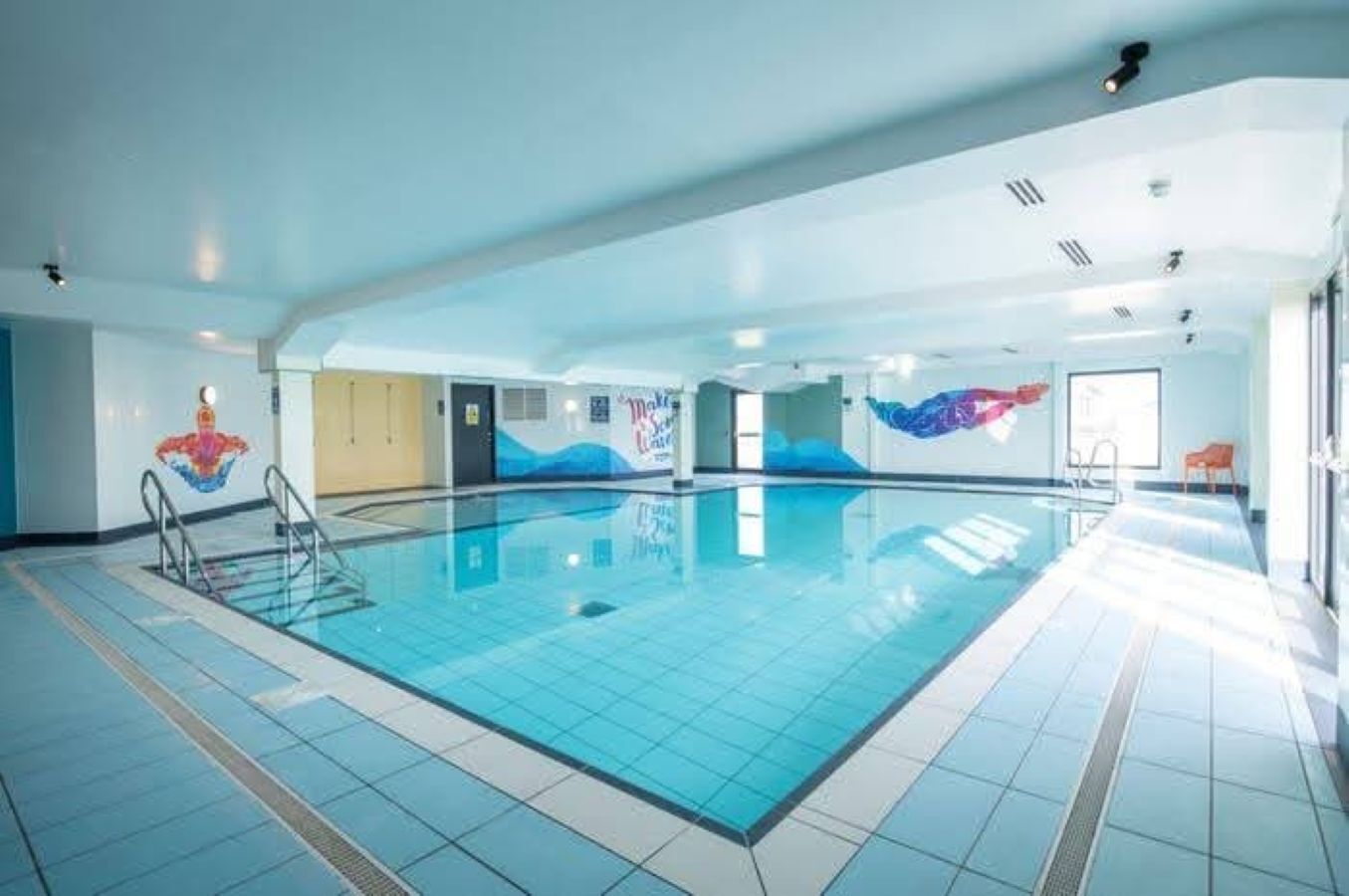 Piscina interna, piscina aquecida