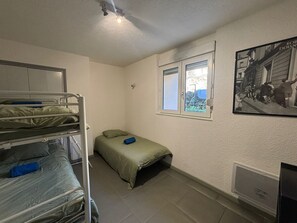 2 bedrooms, WiFi, bed sheets