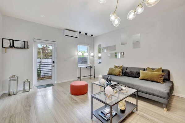 Studio, 1 Queen Bed, Kitchen, Garden View (Sunshine Retreat) | Living area | 42-inch flat-screen TV with digital channels - Sunshine Retreat Studio for 2! (Fort Lauderdale)