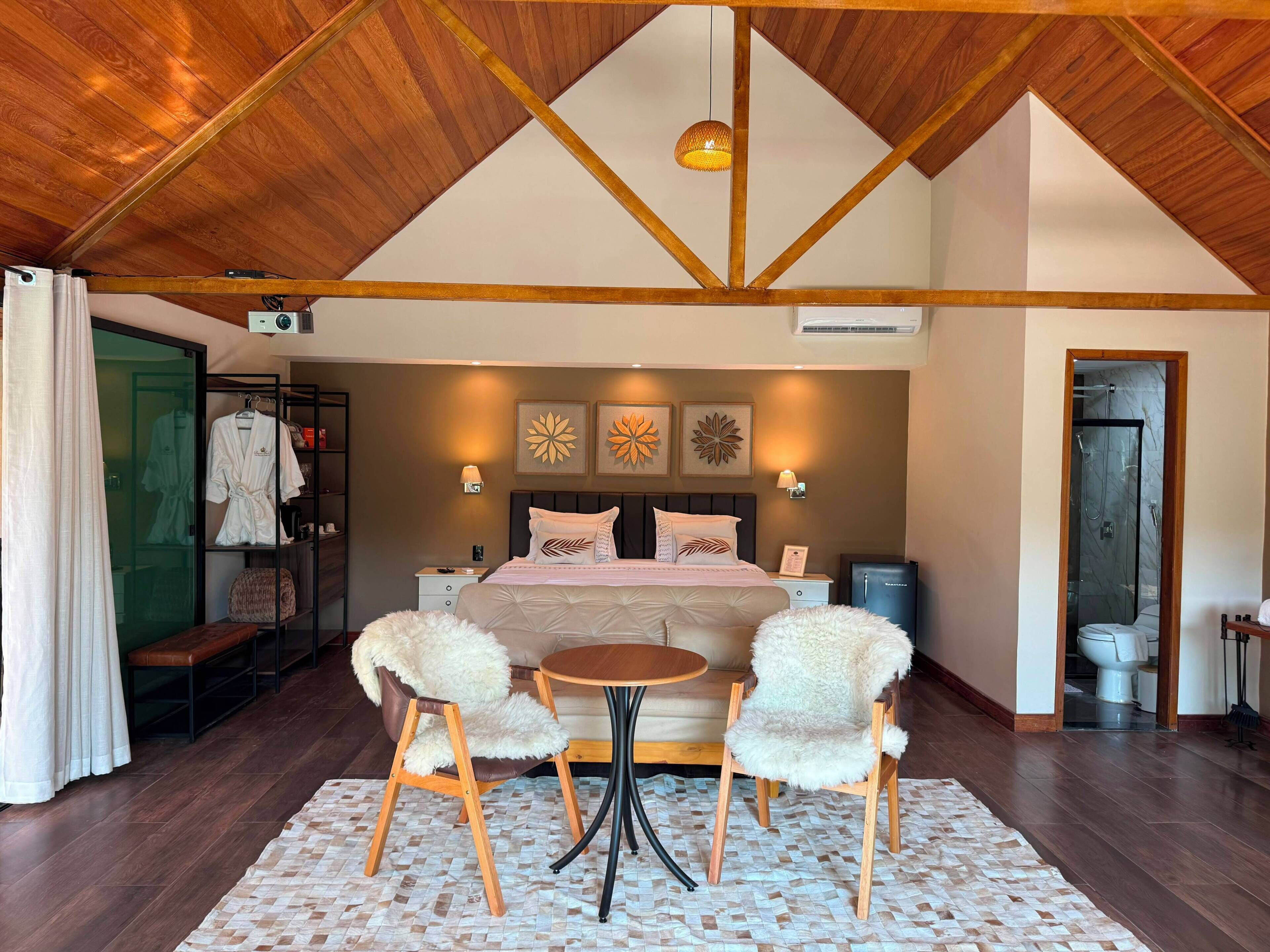 Chalet superior, hidromasaje, vista a la montaña | Ropa de cama de alta calidad y tabla de planchar con plancha 