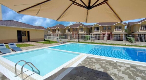 Pool - Deluxe Queen Suite (Athi River)