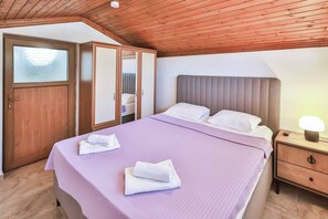 4 bedrooms, WiFi, bed sheets