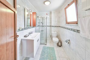 A bathroom with a glass shower enclosure, white sink, and toilet. - Villa Beste - Four Bedroom Villa, Sleeps 7 (Dalyan)