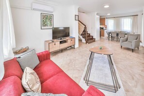 Smart TV - Villa Beste - Four Bedroom Villa, Sleeps 7 (Unknown)