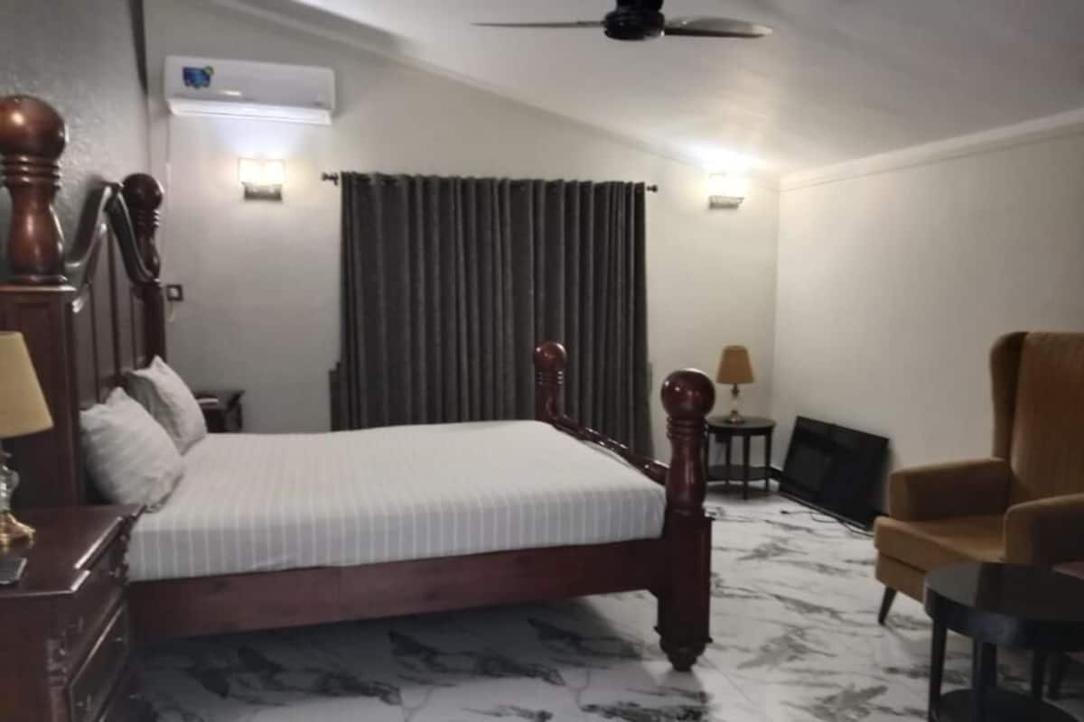 Deluxe Double Room | Soundproofing, iron/ironing board, free WiFi