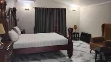 Deluxe Double Room | Soundproofing, iron/ironing board, free WiFi